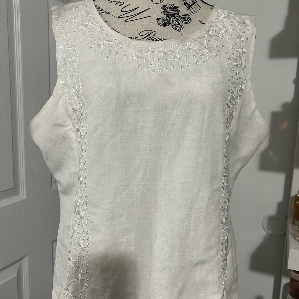 Chic White Embroidered Women's Blouse